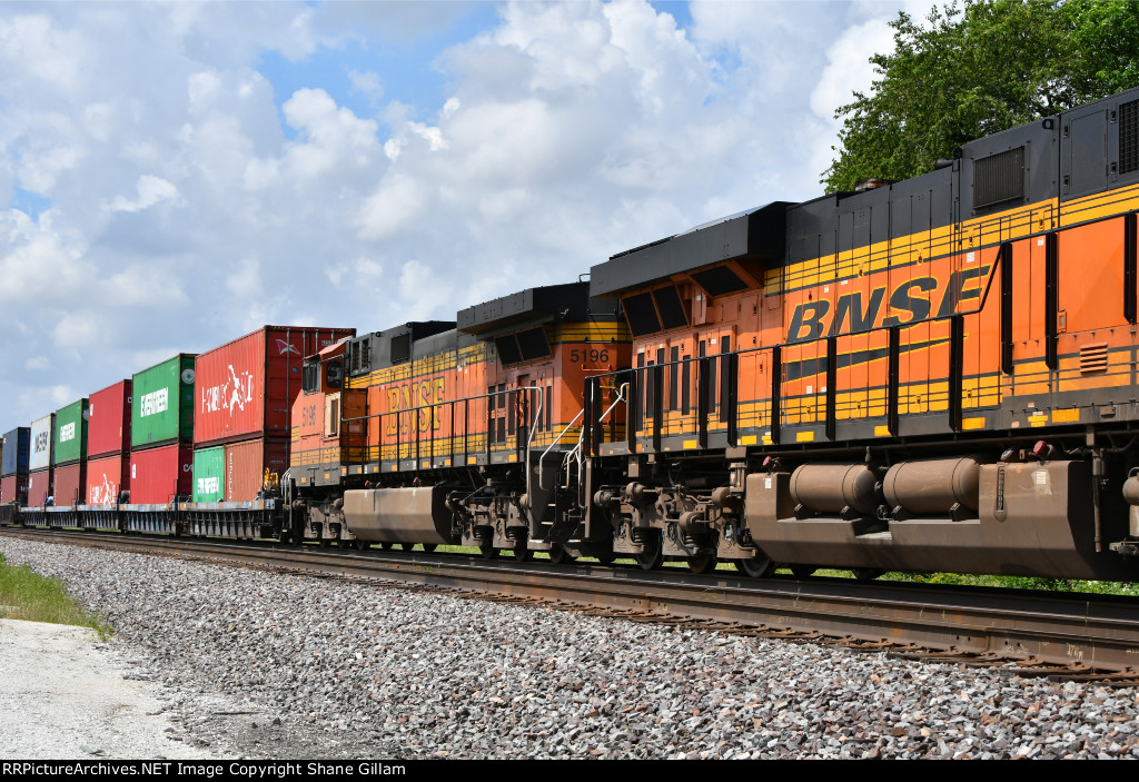 BNSF 5196 Roster shot.